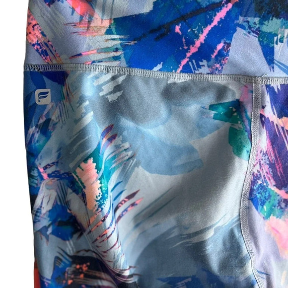 Fabletics • Define PowerHold Mid-Rise Capri - Picture 6 of 10